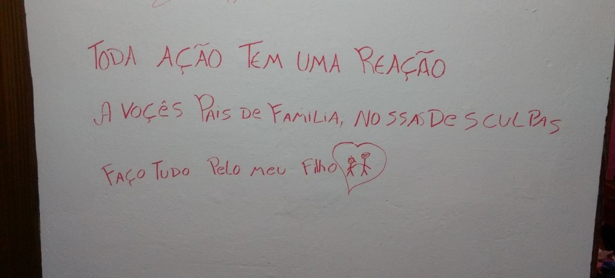 Ladrão deixa mensagem de desculpa em parede após assalto: ‘Faço tudo pelo meu filho’