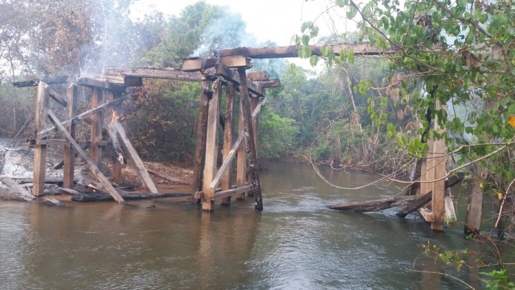 Santo Antonio do Leste: Ponte sobre o rio XV de Agosto é incendiada