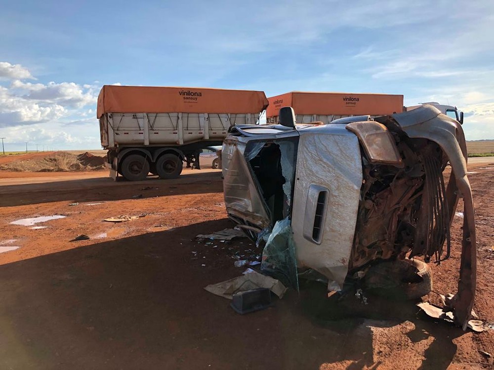 Acidente em cruzamento de rodovia mata motorista e deixa outro ferido em MT