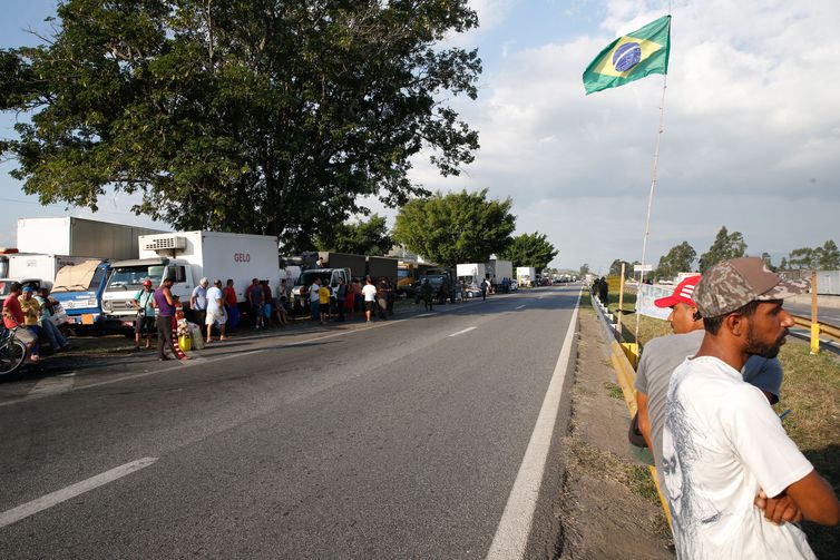 Veja os impactos após oito dias de paralisação dos caminhoneiros