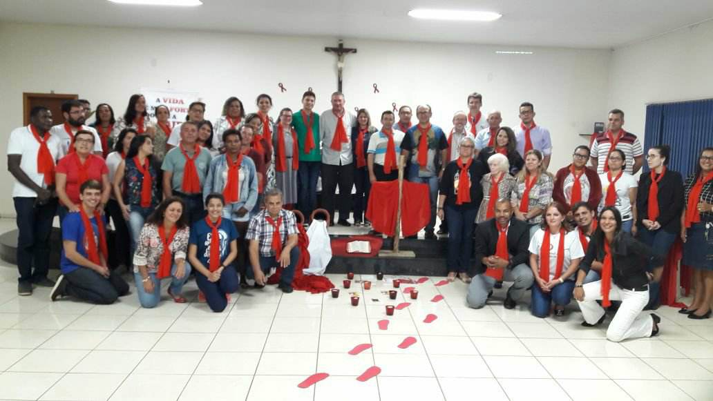 Pastoral da AIDS realiza vigília pelos mortos em Primavera do Leste