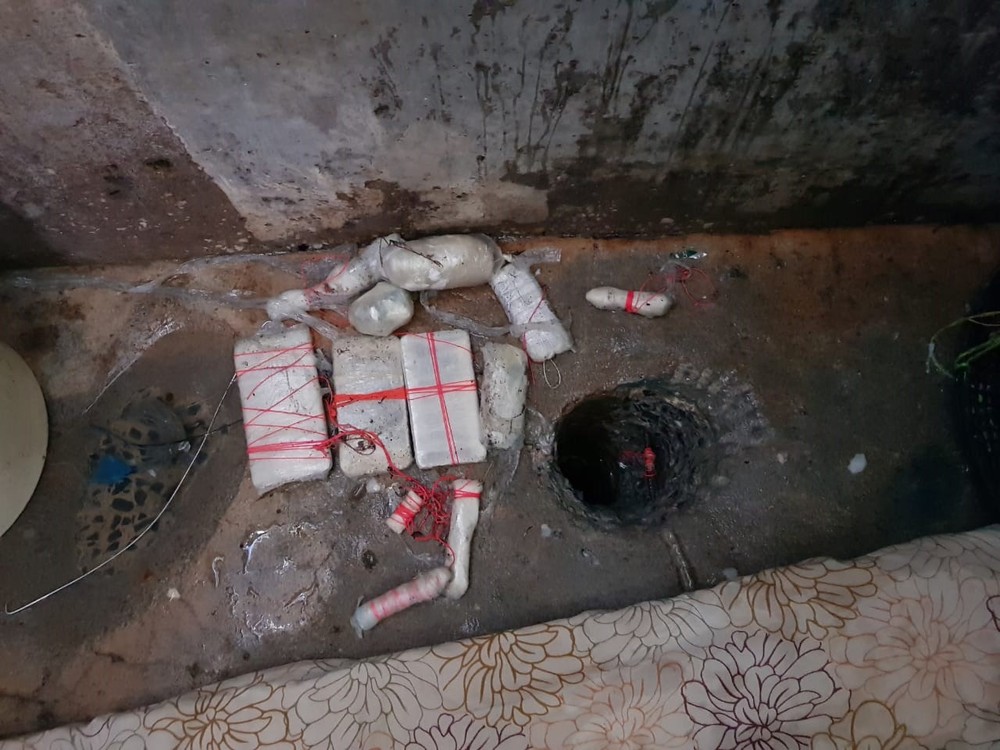 Agentes encontram drogas, armas, celulares e bebidas alcoólicas em penitenciária