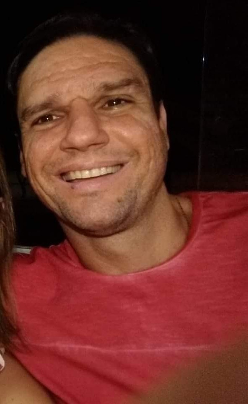 Dentista é assassinado a tiros dentro de caminhonete ao chegar em casa em MT