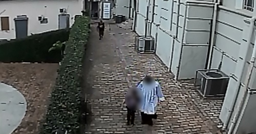 Morador de rua suspeito de ameaçar criança em banheiro de igreja é agredido em praça e detido