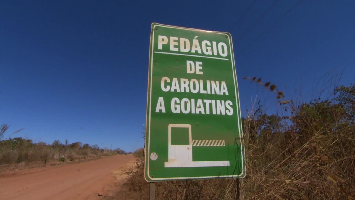 Estrada de terra sem estrutura cobra pedágio e deixa população indignada