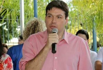 Prefeito é denunciado por utilizar caminhão do Estado para realização de serviços em propriedade particular