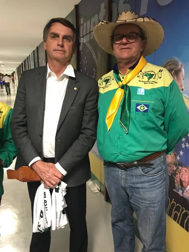 Só Bolsonaro-17 dá conta de comandar este trem desgovernado que é o nosso amado e querido Brasil”, garante o empresário Leonir Slapak