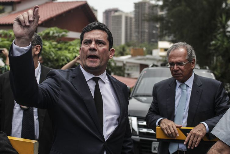 Moro aceita convite para ser ministro da Justiça no governo Bolsonaro