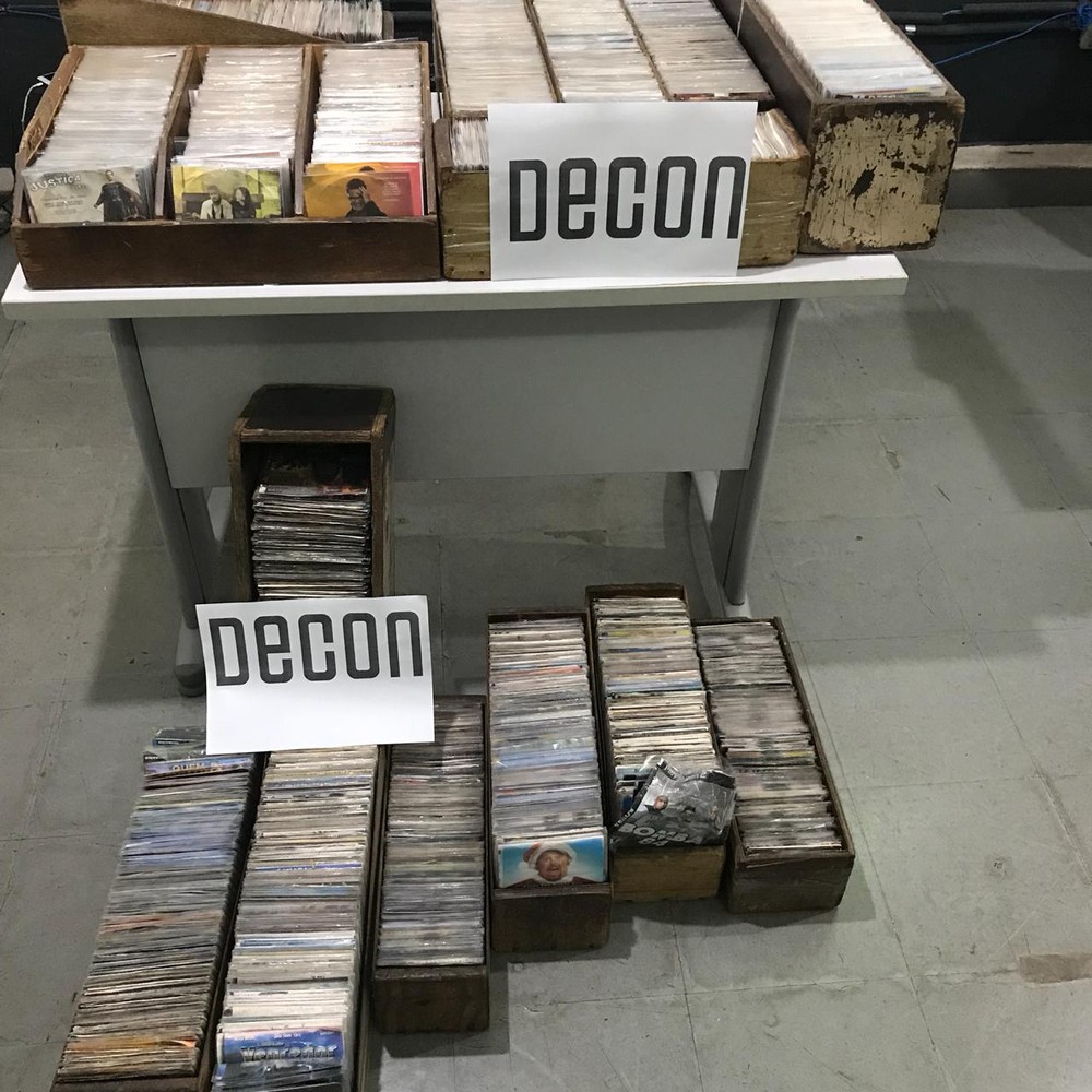 Ambulante é detido em Cuiabá com quase 5 mil CDs e DVDs piratas em banca