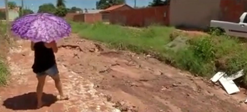 Polícia deixa de fazer rondas por causa de buracos nas ruas em bairro