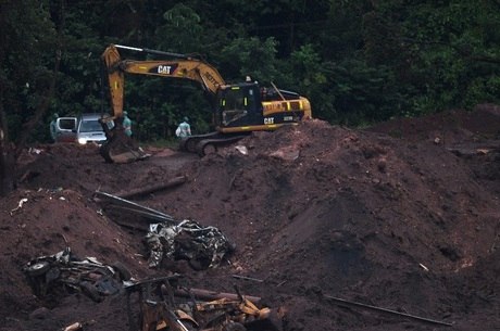 Empresa que atestou segurança de barragem afirma ter pedido reparos