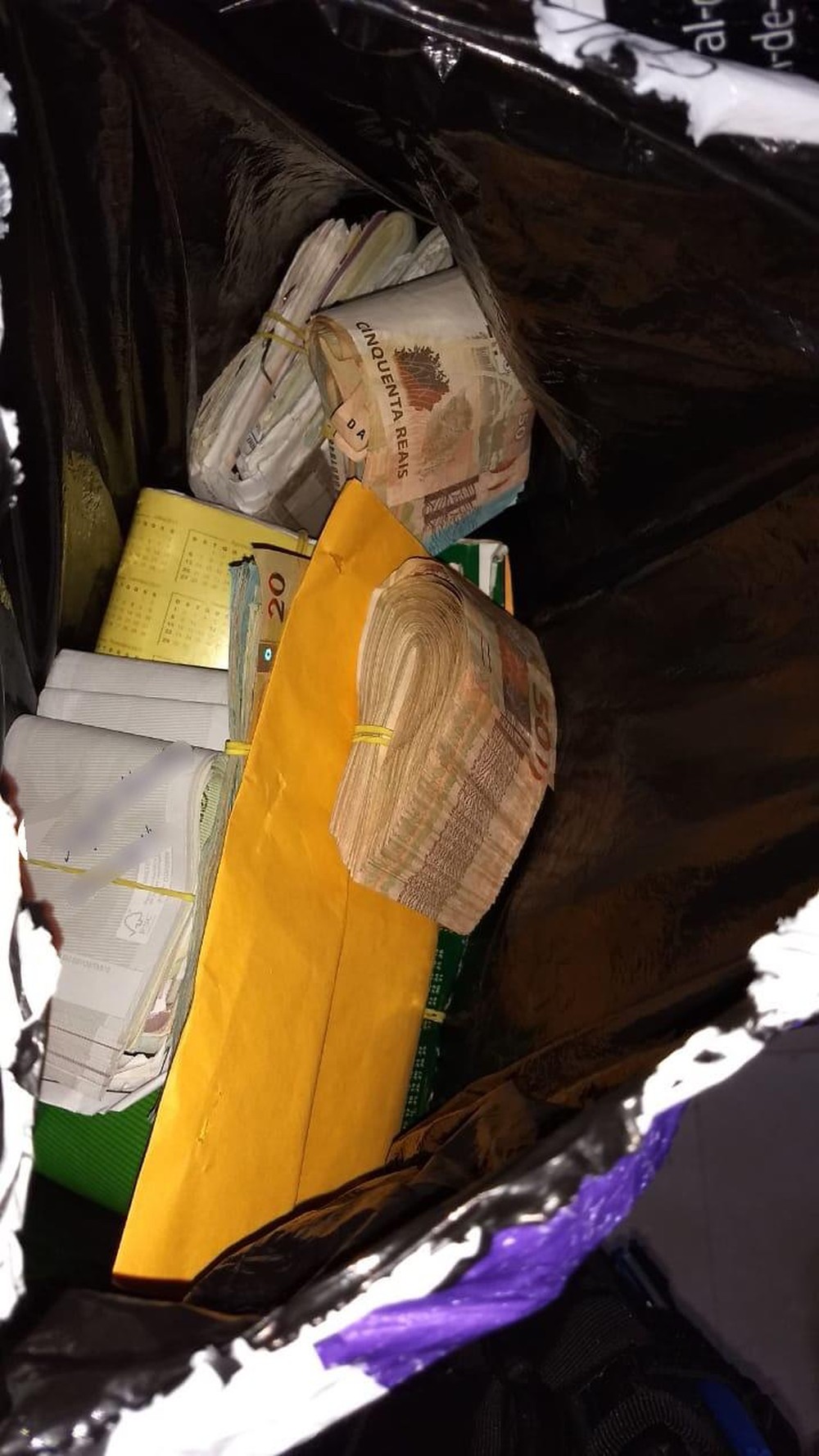 Ouro e R$ 21 milhões em cheques apreendidos pelo Gaeco