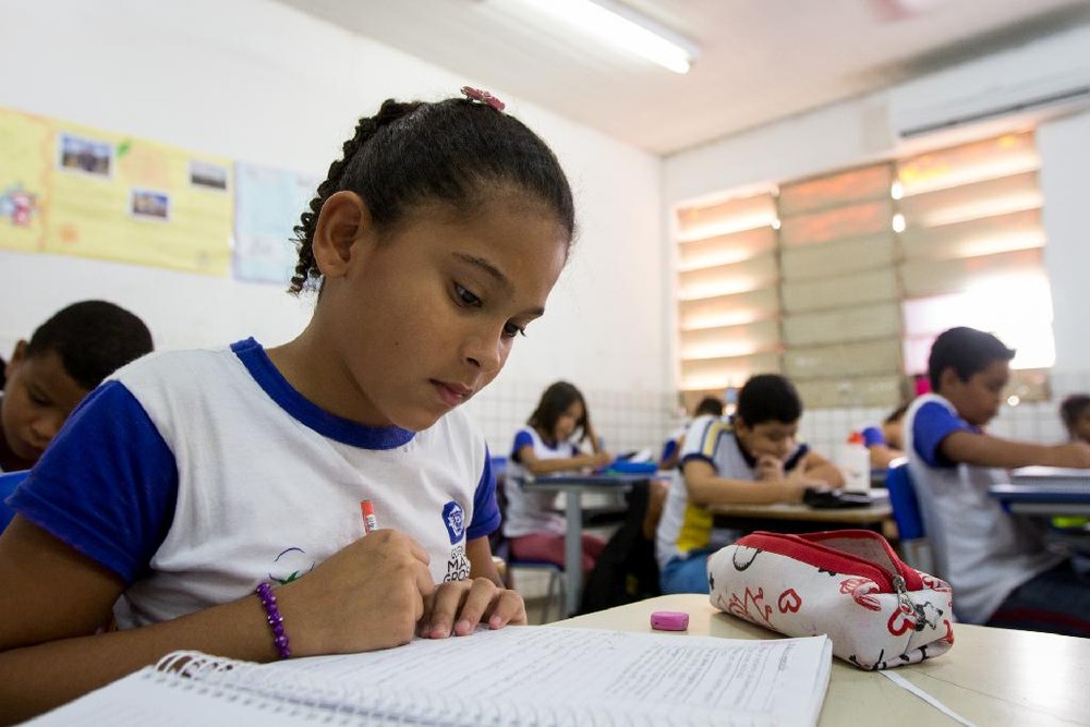 Estado não vai dar uniformes aos 390 mil estudantes de MT para o ano letivo de 2019