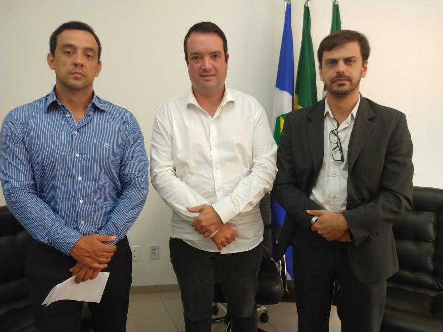 Prefeito recebe novo delegado e o apresenta a população em coletiva de imprensa
