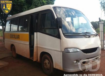 Dupla é presa com 54 tabletes de droga em ônibus escolar