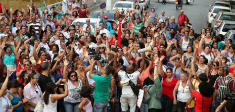 Governo pagará salário cortado apenas dos professores que encerrarem greve