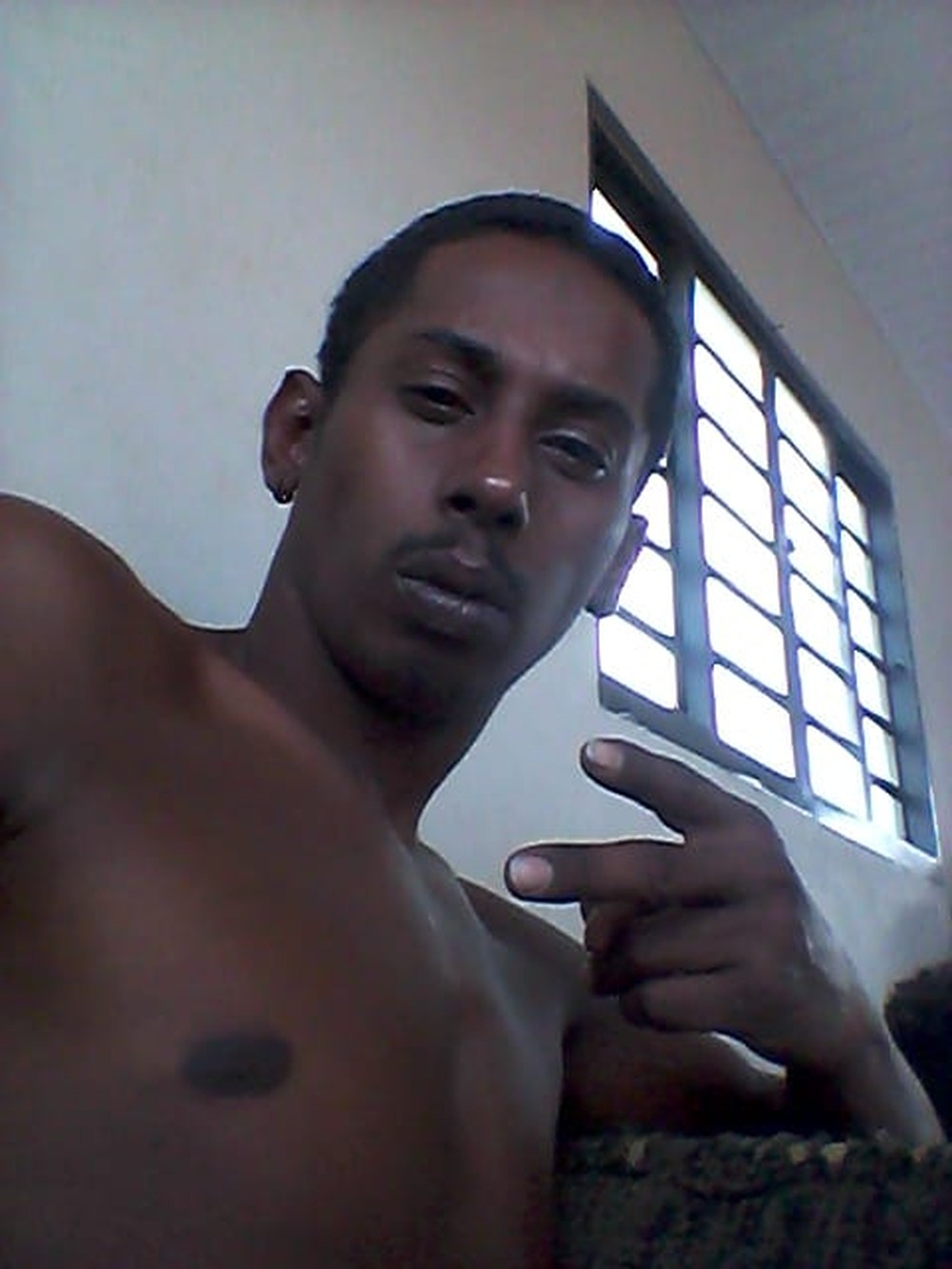 Suspeito de divulgar áudios de ‘salve’ atribuídos a facção criminosa é preso