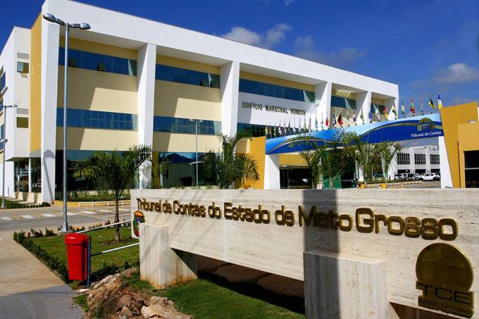 Mato Grosso aprova projeto que legaliza salário de até R$ 93 mil no TCE