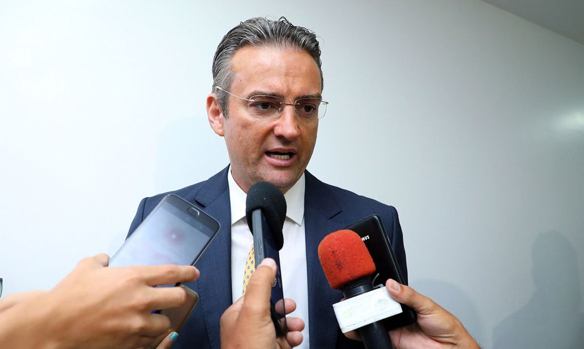 Bolsonaro nomeia secretário da Abin para a direção-geral da PF