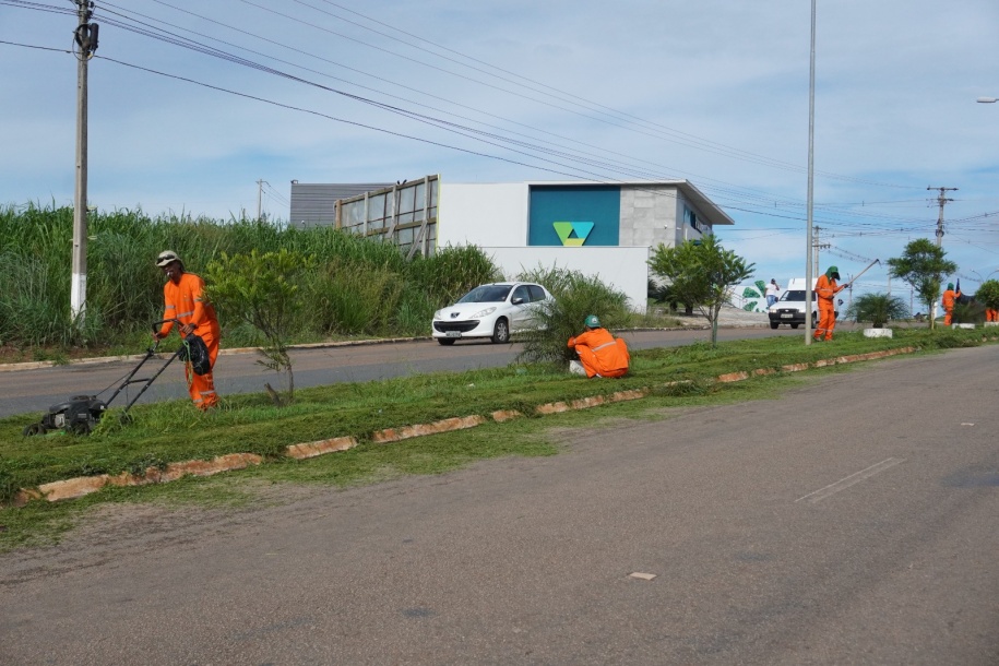 Prefeitura de Primavera do Leste realiza mutirão de serviços no bairro Padre Onesto Costa