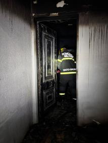 Casa pega fogo e mata mulher carbonizada; marido ferido