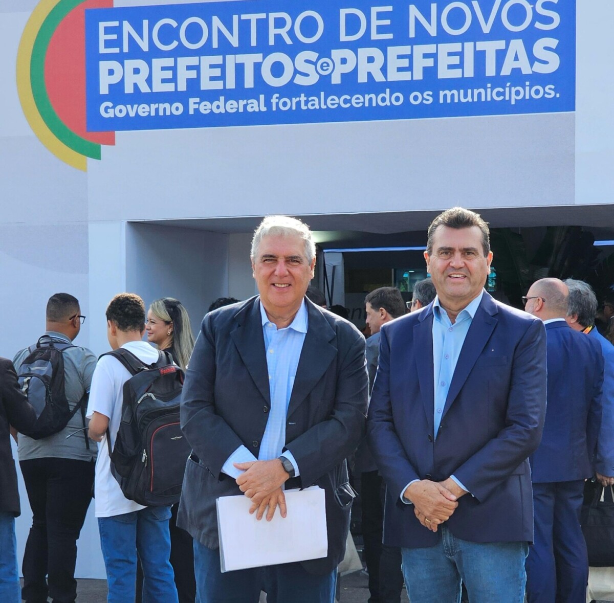 Prefeito Sérgio Machnic protocola projeto da Policlínica em Brasília