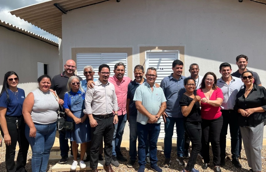 Entrega de 15 casas marca nova fase do Programa Vida Nova em Primavera do Leste