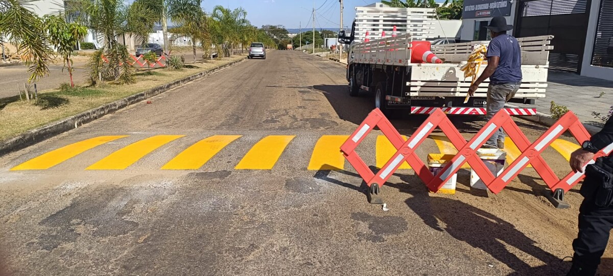 Prefeitura realiza revitalização de sinalização vertical e horizontal em vias de Primavera do Leste