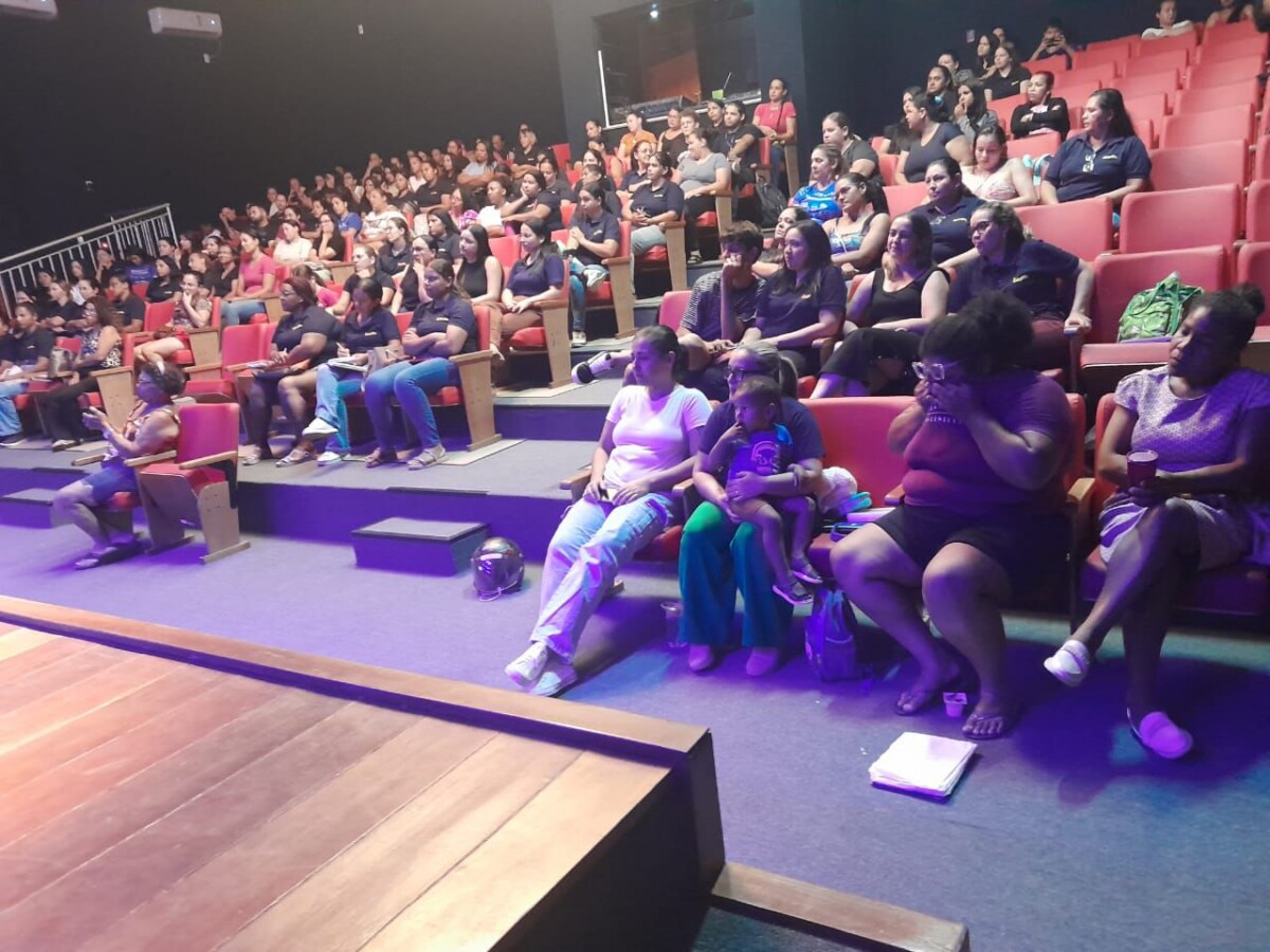 Terceirizados de Apoio Escolar da Secretaria de Educação de Primavera do Leste recebem capacitação