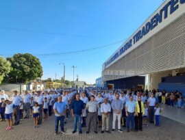 Um exemplo de civismo, os alunos da Escola Militar recebem diariamente durante as aulas, os ensinamentos cívicos