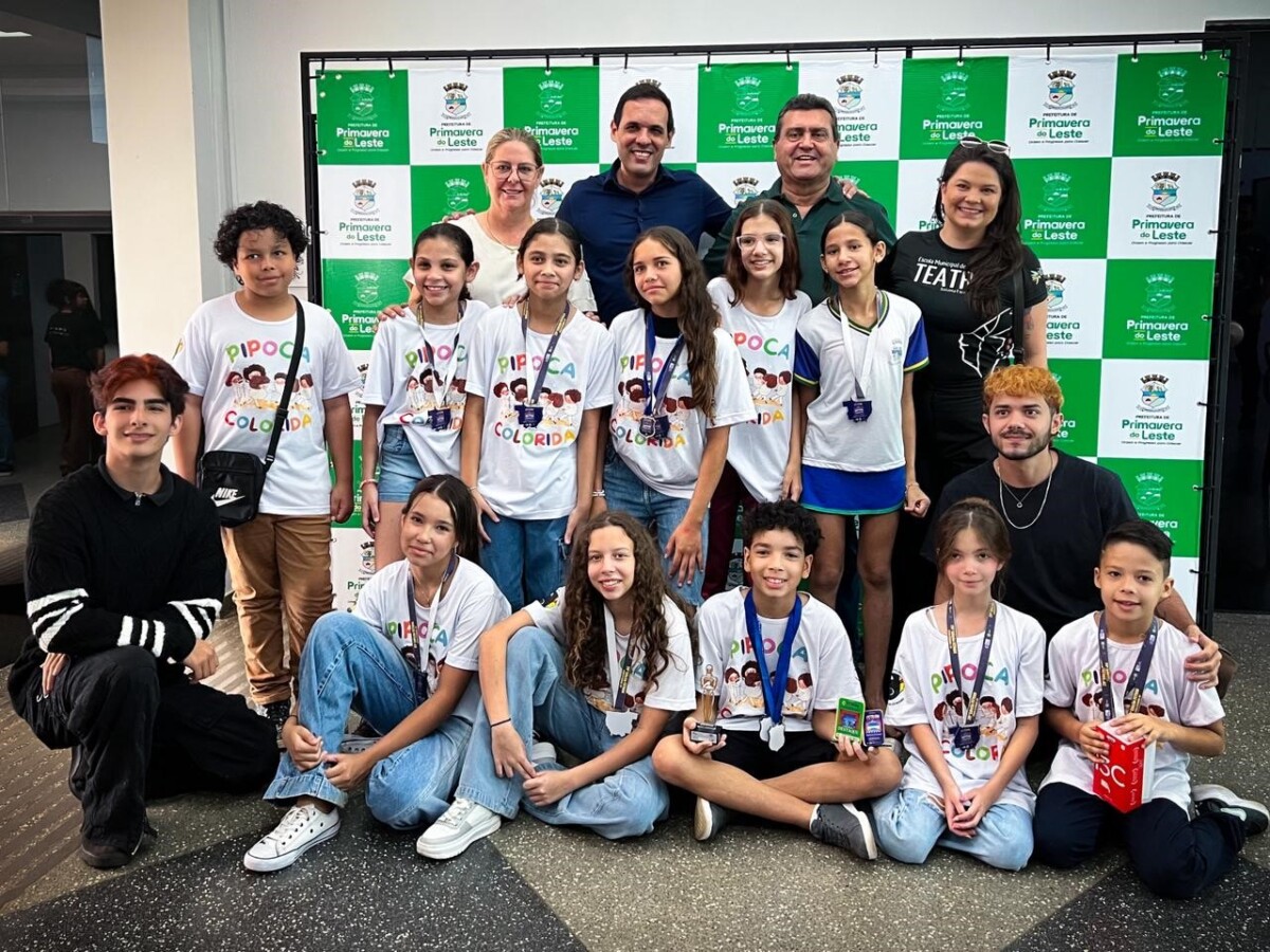 Alunos da Escola Municipal de Teatro conquistam destaque no FETRAN em Cuiabá e são recebidos pelo prefeito Sérgio Machnic