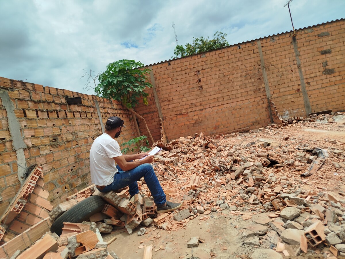 Casa demolida sem ordem judicial: morador de 45 anos perde moradia após ação da associação do Assentamento Vale Verde