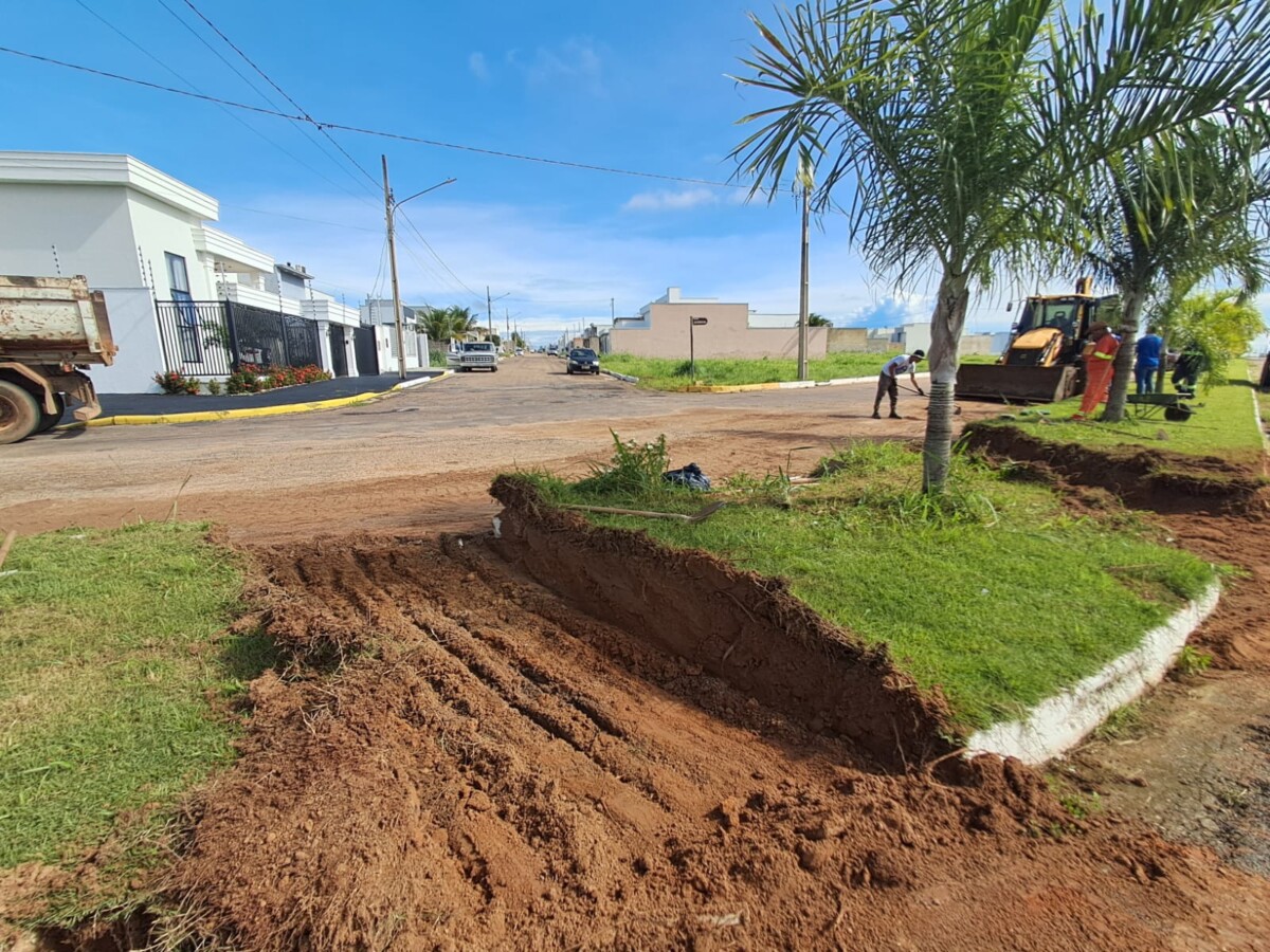 Secretaria inicia obra para solucionar problema antigo em avenida no bairro Vertente das Águas