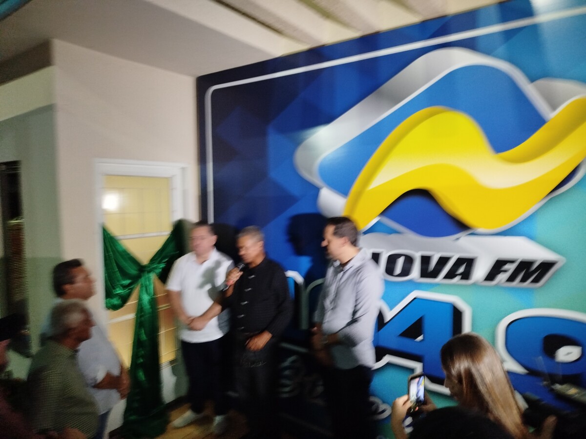 Luizinho Magalhães agita Primavera do Leste com a grande inauguração da 104.9 FM!