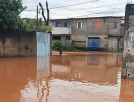 Bombeiros encontram corpo de mulher levada por correnteza