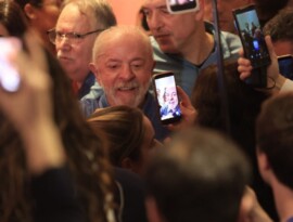 Lula agradece votos e diz que teve de vencer intromissão vinda de fora