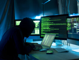 Outdoor é hackeado no Egito e exibe conteúdo adulto